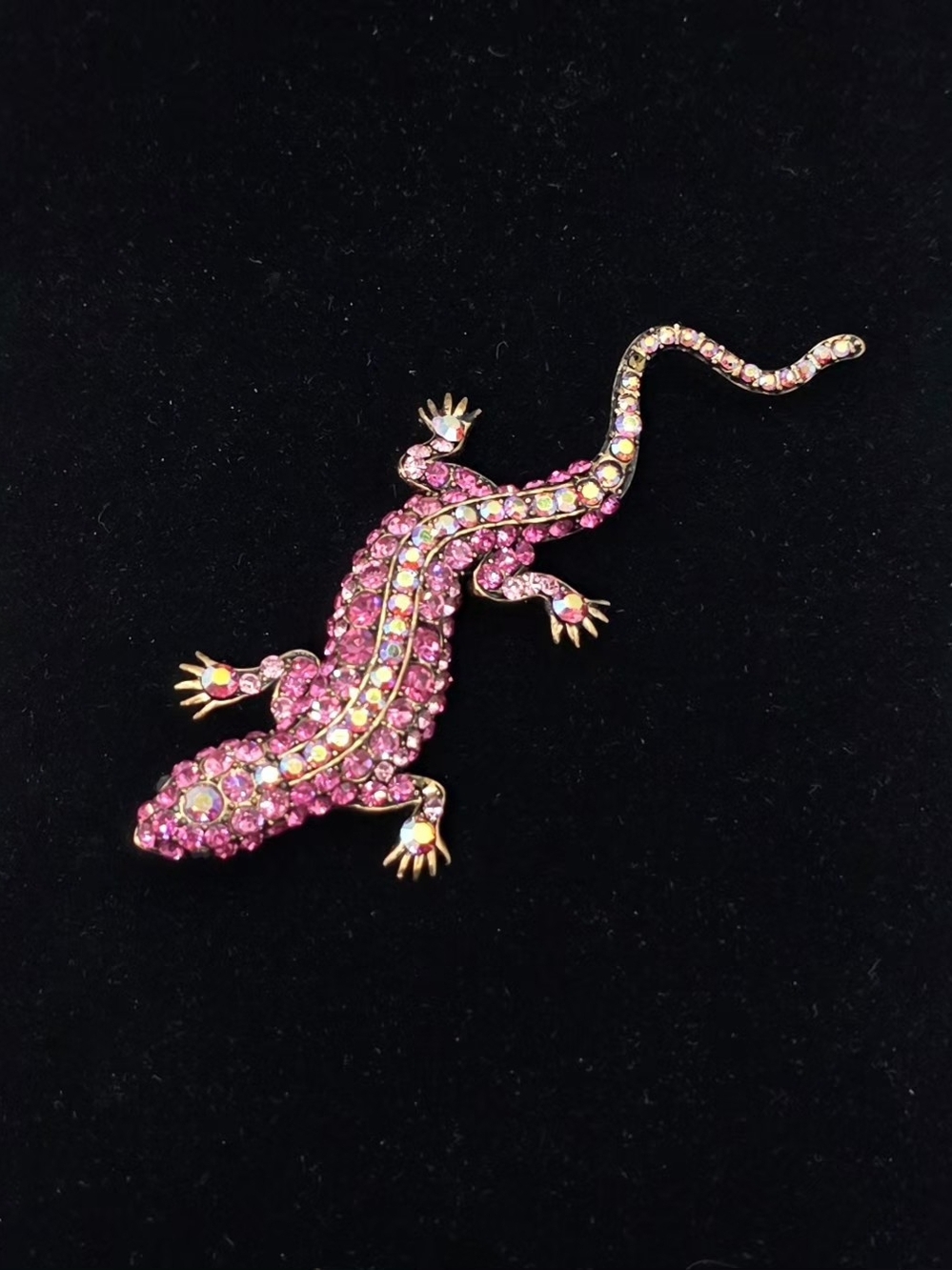 Pink Crystal Lizard Brooch - Sparkling Reptile Accessory